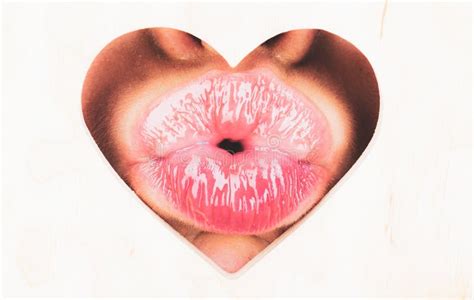 Labbra A Forma Di Cuore Giorno Di San Valentino Baciarsi Le Donne