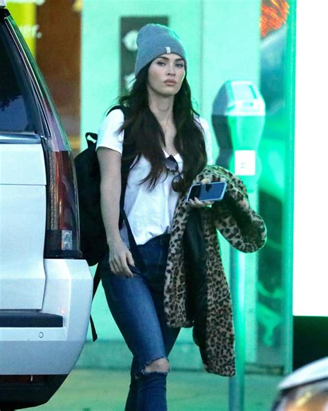 Usually, i'm really excited by machine gun kelly's style, but on this occasion i was a bit underwhelmed by him in this balmain spring 2021 tux. Megan Fox Street Style - Shopping in Beverly Hills 12/13 ...