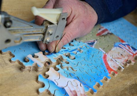 Discover why 50 million jigsaw puzzles are solved every month! How to Solve a Jigsaw Puzzle Fast | Reader's Digest Canada