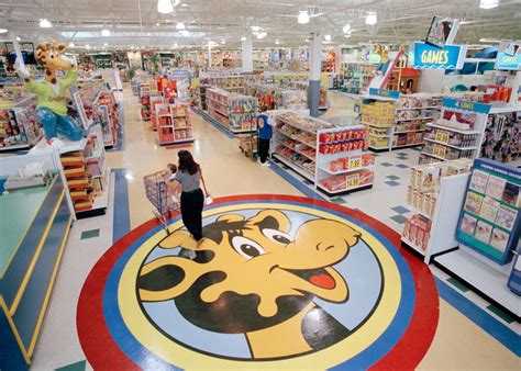 Toys ‘r Us Is Making A Comeback Just In Time For The Holiday Season