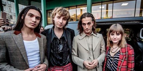 Chi è damiano david cantante dei maneskin? "Prima dei Maneskin, portavo capelli corti, zero orecchini ...