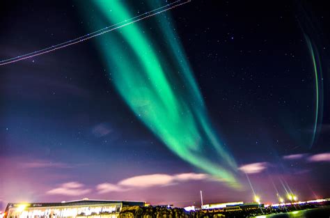 Aurora Borealis over Reykjavik, Iceland [OC] [3600x2384] : SkyPorn
