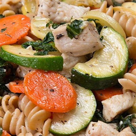 Honey garlic chicken is an epic 12 minute chicken breast recipe with a magic 5 ingredient honey garlic sauce! Meal-Prep Garlic Chicken And Veggie Pasta | Recipe | Veggie pasta, Pasta recipes, Carrot pasta