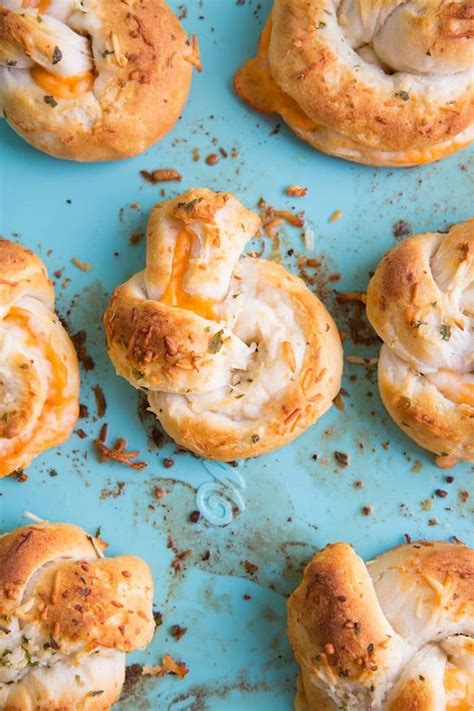 Easy Cheese Stuffed Garlic Knots From Kitchenmagpie Supper Recipes