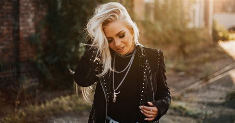 Interview mit rock schlager star marina marx 2020. Marina Marx: Knackt mit „One Night Stand" die ...