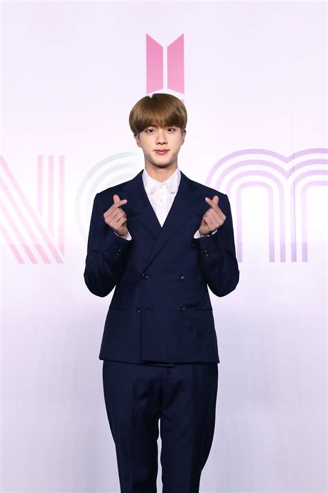 Inilah orangtua para anggota bts ibunya jungkook bening banget. Potret Foto 7 Anggota BTS di Press Conference 'BTS Dynamite' Comeback - Fakta.id
