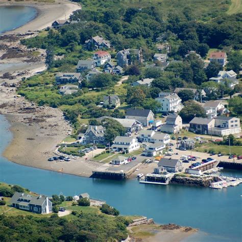 Till miedzyzdroje kommer både människor. The Maine Coast's Most Beautiful Beach Is at Biddeford Pool