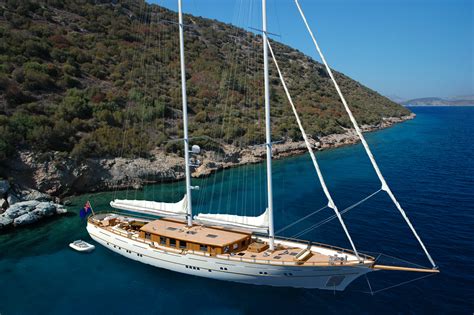 40m Archipelago Modern Classic Sailing Yacht Zanziba At Anchor — Yacht