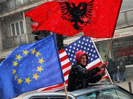 Do momentu, w którym w środku nocy w kosowskich górach usłyszałem strzały. Z czego będzie żyć Kosowo? - WP Wiadomości