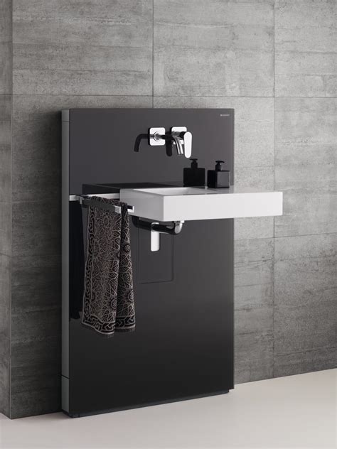 Bodenebene duschen lassen das badezimmer optisch größer wirken und sind dabei barrierefrei. Design für das Badezimmer - Geberit Monolith - Planungswelten