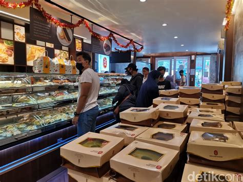 Fakta Menarik Dibalik Toko Roti Terkenal Di Indonesia Holland Bakery
