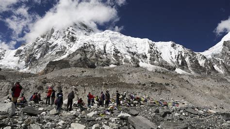 Mount Everest Melting Is Exposing Bodies Of Dead Climbers