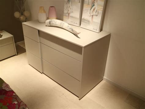Una selezione completa di componenti d'arredo per la camera da letto, in grado di soddisfare le esigenze e i gusti di tutti. Comò e comodini mod. Ginger Alf laccato opaco tortora ...