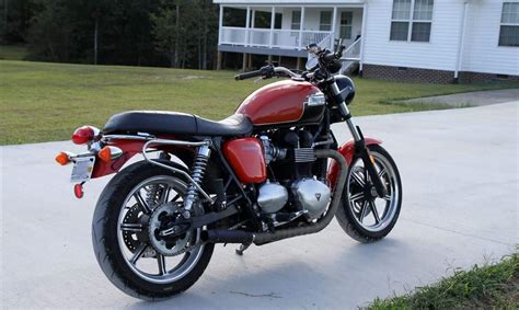 Four stroke, parallel twin cylinder, dohc, 4 valves per cylinder capacity: 2012 Triumph Bonneville Se Motorcycles for sale