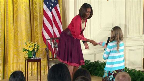 10 Year Old Girl Gives Michelle Obama Her Unemployed Fathers Résumé Fox8 Wghp