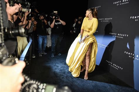Celebrity Buzz Rihanna Debuts 40 Shade Foundation Line At