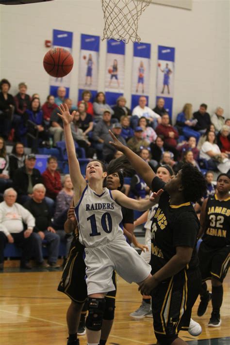 Leah Williams, Raiders win honors