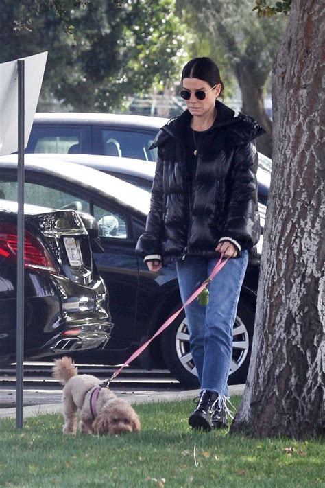 This is given to her down to earth nature, professional acting skills, and not forgetting her trendy taste in fashion and beauty. Sandra Bullock - Out in Van Nuys 03/01/2020 • CelebMafia