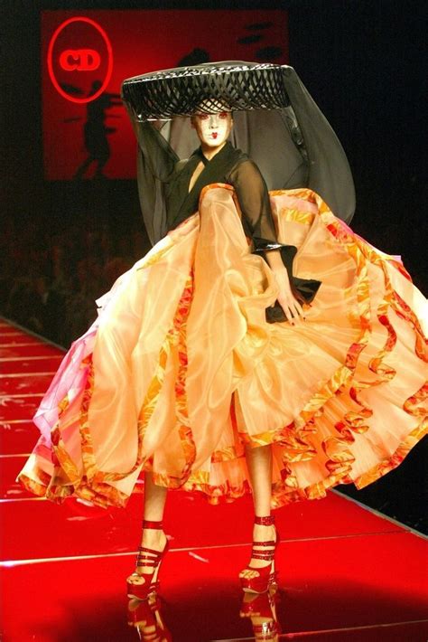 Christian Dior Spring 2003 Haute Couture Runway Fashion Fashion Art