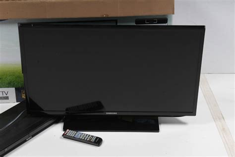 32 Samsung Flat Screen Television And Sony Dvd Player Ebth