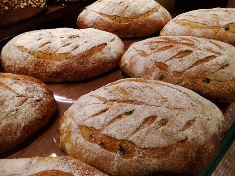 Untuk memahami lebih lanjut tentang materi diatas, baca juga artikel terkait dibawah ini… 7 Jenis-Jenis Roti yang Populer di Dunia - PergiKuliner.com