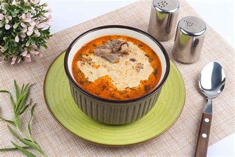 Ciorba radauteana, una din ciorbele mele preferate care a depasit 2.000.000 de vizualizari pe youtube. Ciorba de miel cu tarhon Ingrediente ceapa alba, usturoi ...