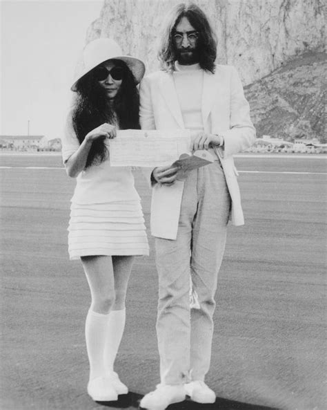 John Lennon Et Yoko Ono Voilà Comment Ils Se Sont Rencon Closer