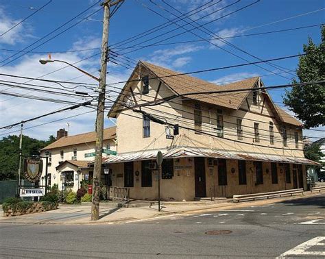 The following television shows have been filmed in part in or near charleston, south carolina. Charleston (Staten Island, NY) - New York City, New York
