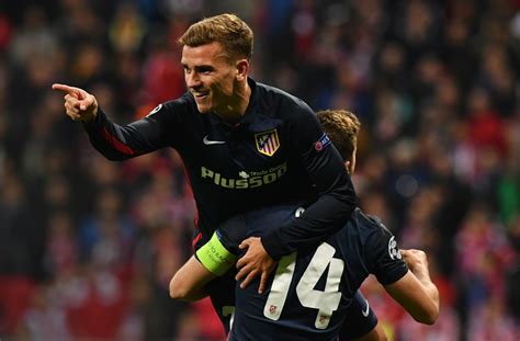 Гризманн антуан (antoine griezmann) футбол нападающий франция 21.03.1991. Antoine Griezmann blijft tot 2021 bij Atlético Madrid ...