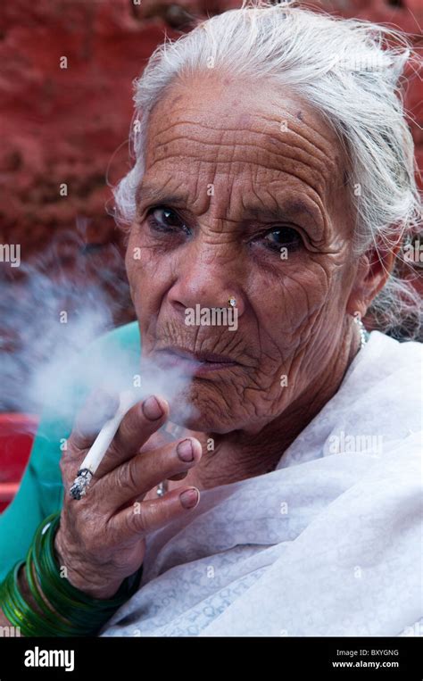 Woman Smoking Cigarette Funny Hi Res Stock Photography And Images Alamy