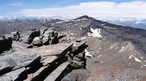 Sierra morena es una cordillera del sur de españa, que separa la meseta central de la depresión del guadalquivir.geológicamente es el borde de la meseta fracturado y levantado por el empuje de las fuerzas alpinas sobre el zócalo herciniano de la meseta. Andalucia: Sierra Nevada and Alpujarras | Spanish Adventures