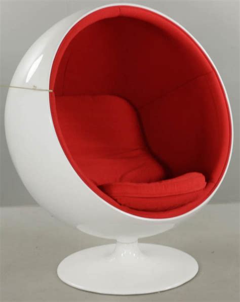 The egg chair is a great example of a style that remains timeless. Mid Century Modern Egg Chair
