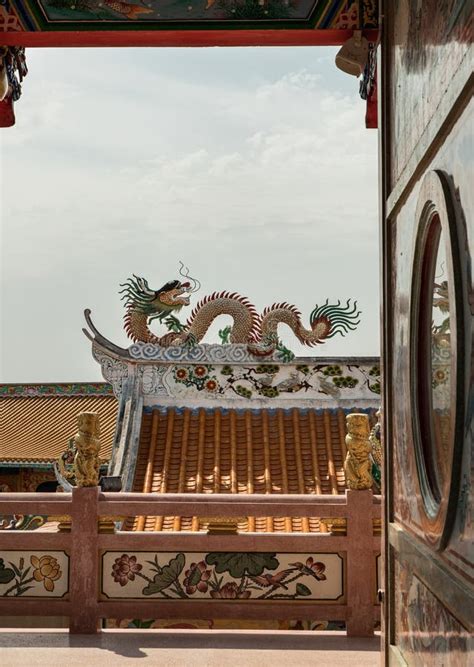 Roof Architecture Of Chinese Style Temple And Chinese Dragon Sculpture