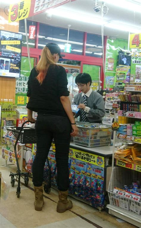 In Shopping In Japan By Zaratustraelsabio On Deviantart Tall Girl Tall Women Tall Girl Short Guy