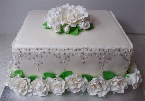 Queen elizabeth wird am mittwoch (21. Eckige Hochzeitstorte mit Rosen