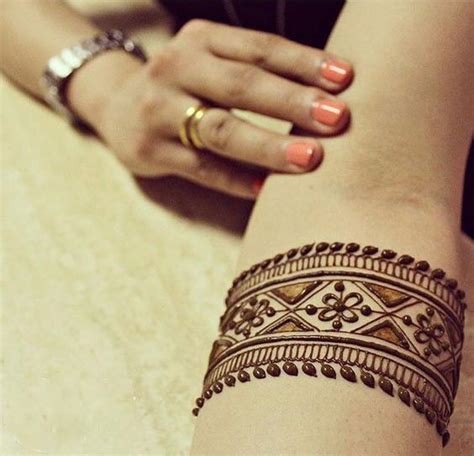 31 Simple Henna Designs For Wrist