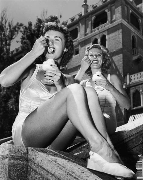 80 Vintage Babes In Bathing Suits To Celebrate That Its 80 Degrees Italian Models