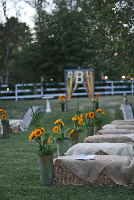 Stunning Hay Bale Seating Ideas That Are So Cheap