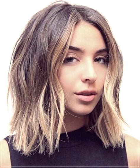 This is a medium silver hairstyle suited for women who do not like long hair. 80+ Latest Medium Haircuts 2020