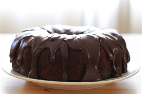 Hershey's chocolate cake is chocolatey and easy to make! Hershey's Perfect One Bowl Chocolate Cake {traditional and ...