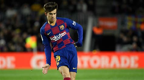 Browse 965 riqui puig stock photos and images available, or start a new search to explore more stock photos and. Barcelona | Riqui Puig fora do confronto contra o Valencia