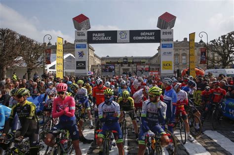 129,112 likes · 645 talking about this. De mooiste foto's van Parijs-Roubaix 2019 | WielerFlits