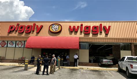 Breaking Car Drives Into Piggly Wiggly In Mobile
