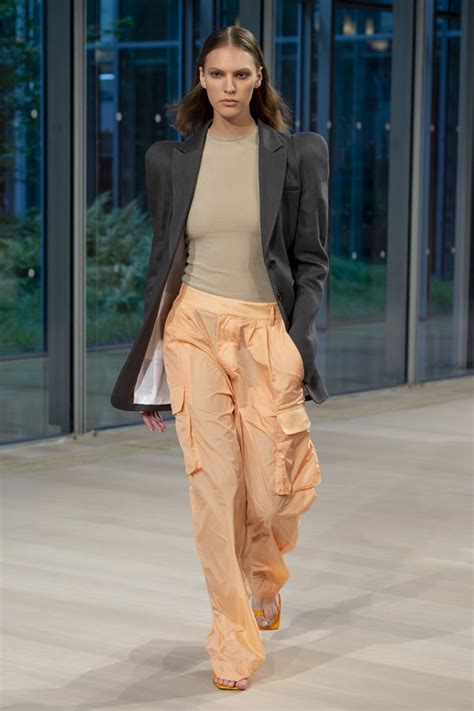 Puffy Sleeves On The Tibi Runway At New York Fashion Week How To Wear The Puffy Sleeve Trend