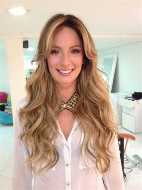 Claudia bahamón conmueve con llanto al recordar a su padre. Claudia bahamon | Hair today, Hairstyle, Hair styles