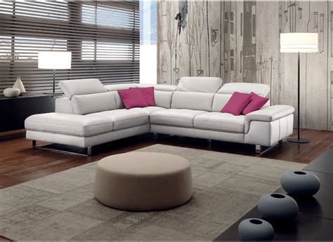 Des canapés en cuir d'angle, avec fonction relax ou équipés d'accessoires connectés. Canapé Panoram'angles pieds en acier chromé - Modèle 2315 ...