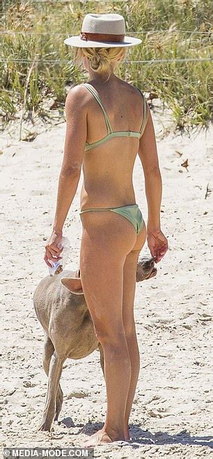 Elyse Knowles Flaunts Her Incredible Figure In A Tiny Bikini At The