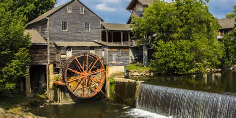 House 8.5 mi to old forge center. Pigeon Forge TN Real Estate - MartyLoveday.com