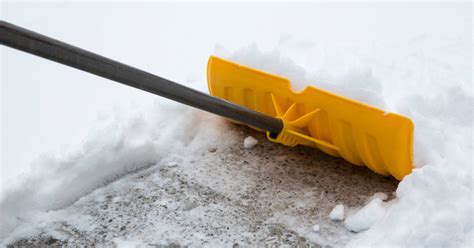 The Best Ergonomic Snow Shovel Of 2024 Buying Guide And Reviews
