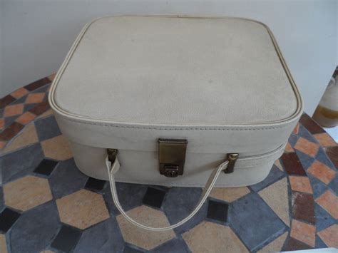 Retro 1960s Cream Vanity Case Make Up Case Single Front Closure With Carry Handlestrap Fully